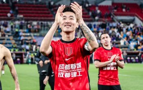 成都蓉城官宣与酒业达成胸前广告赞助，足球报：赞助金额8000多万