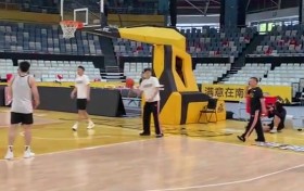 媒体人：深圳外援特奎维恩·史密斯今天没有参加球队的踩场训练