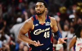 今天太硬了！米切尔抢七大战砍25+5+5且0失误 历史第六人