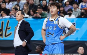 媒体人：许指导终于调整了首发阵容 他终于有点玩明白了！