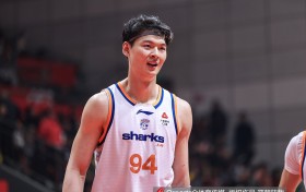 还不够！王哲林全场7投3中&罚球8中6 得到12分6篮板1助攻1盖帽