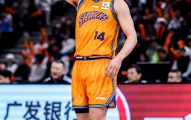 不理想！李弘权三分9中3拿16分 李添荣6中0颗粒无收