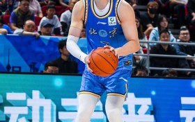 翟晓川防洛夫顿效果不错 下半场一定要给曾凡博更长的出场时间