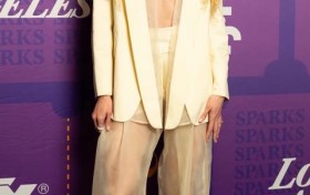 👀超低体脂！库里教妹布林克赛前OOTD 腹肌轮廓清晰可见