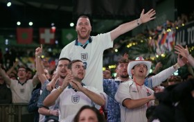 太阳报：世界杯机酒门票大幅降价，英格兰球迷临时规划去看世界杯