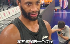 弗格：第二场要全力以赴去赢球 球迷们的支持会带给我们动力