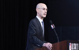 萧华谈假摔：如果没骗到就只是造犯规 裁判们已经做的相当出色了