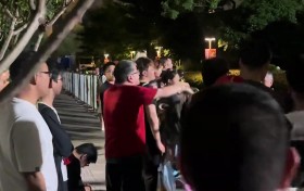 0-3~广厦球迷破防：要点脸吗？软蛋！女球迷：有本事骂上海人去吧
