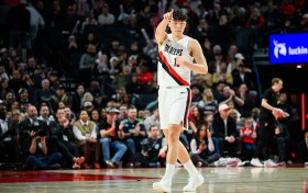 杨瀚森谈第一年打NBA感受：快 转换快&节奏快&要不停地折返跑