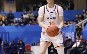 媒体人：偰李永炜出去多练练还会提高 身高有优势 高快灵才是未来