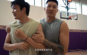 曾繁日调侃不和丁彦雨航一队打球局：4V4全场他拖后腿全场跑不动