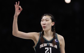 超高效率！韩旭5投4中攻下9分1板 自由人109比102击败狂热