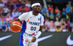 法国控卫弗朗西斯科：因全联盟都在等詹姆斯做决定 导致我无缘NBA