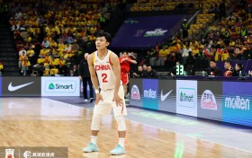 媒体人：篮协公布亚运名单前 拟增补周琦徐杰等 但最后放弃了征召