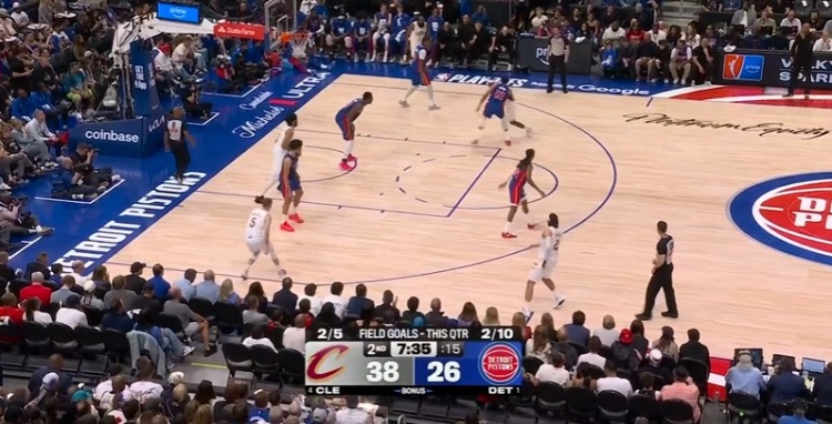 神射手归位！梅里尔三分再中轰停活塞 左侧底角已中三元插图1