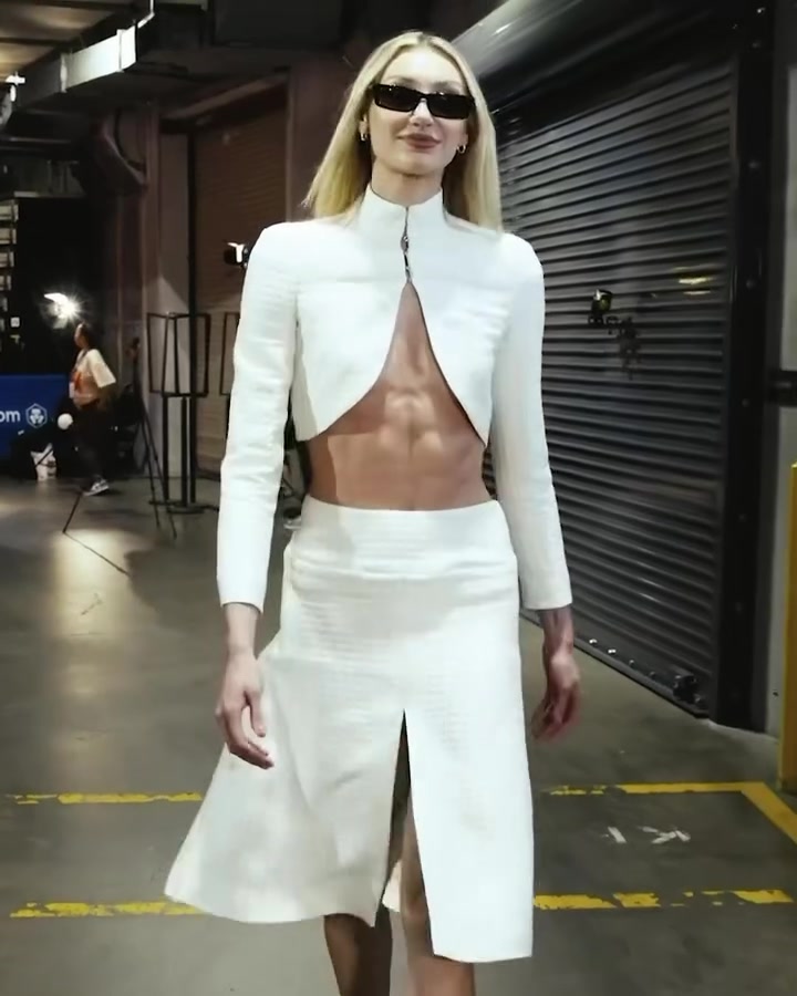 👀超低体脂！库里教妹布林克赛前OOTD 腹肌轮廓清晰可见插图3