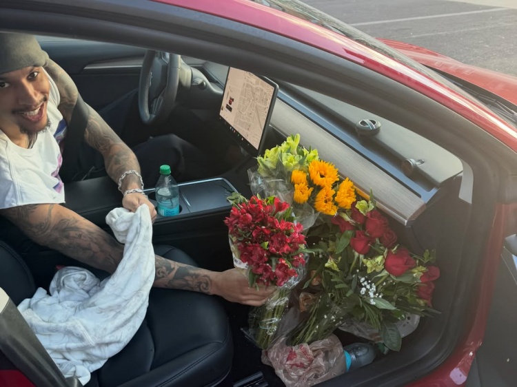 心都碎了!克拉克未婚妻发文悼念:请在天上继续守护我 我需要你插图2 undefined