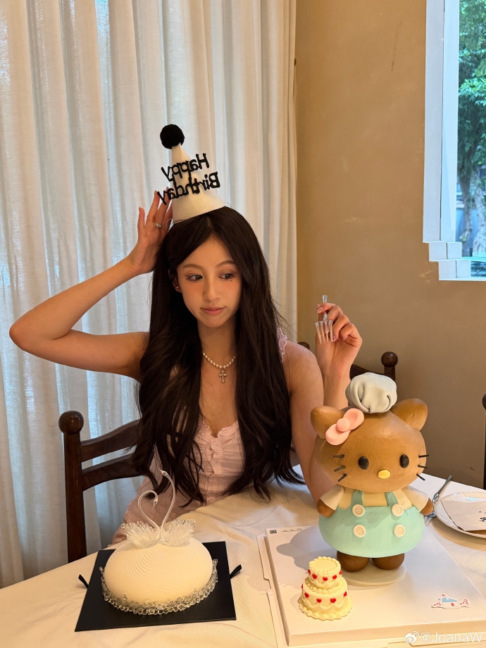 💞妻子过生日,韦世豪社媒送祝福:永远18岁插图1 💞妻子过生日,韦世豪社媒送祝福:永远18岁插图1