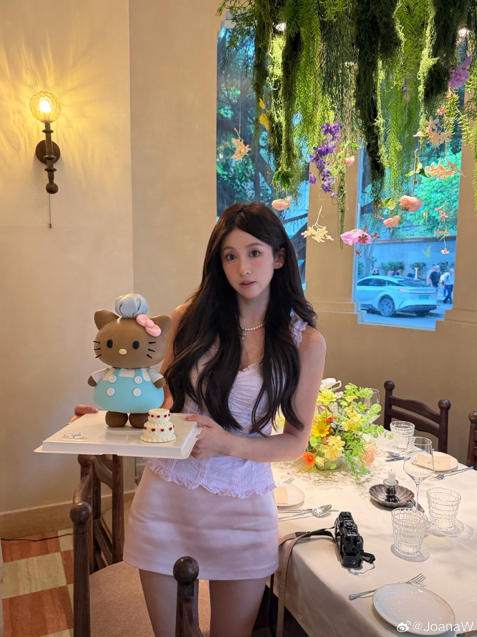 💞妻子过生日,韦世豪社媒送祝福:永远18岁插图3 💞妻子过生日,韦世豪社媒送祝福:永远18岁插图3