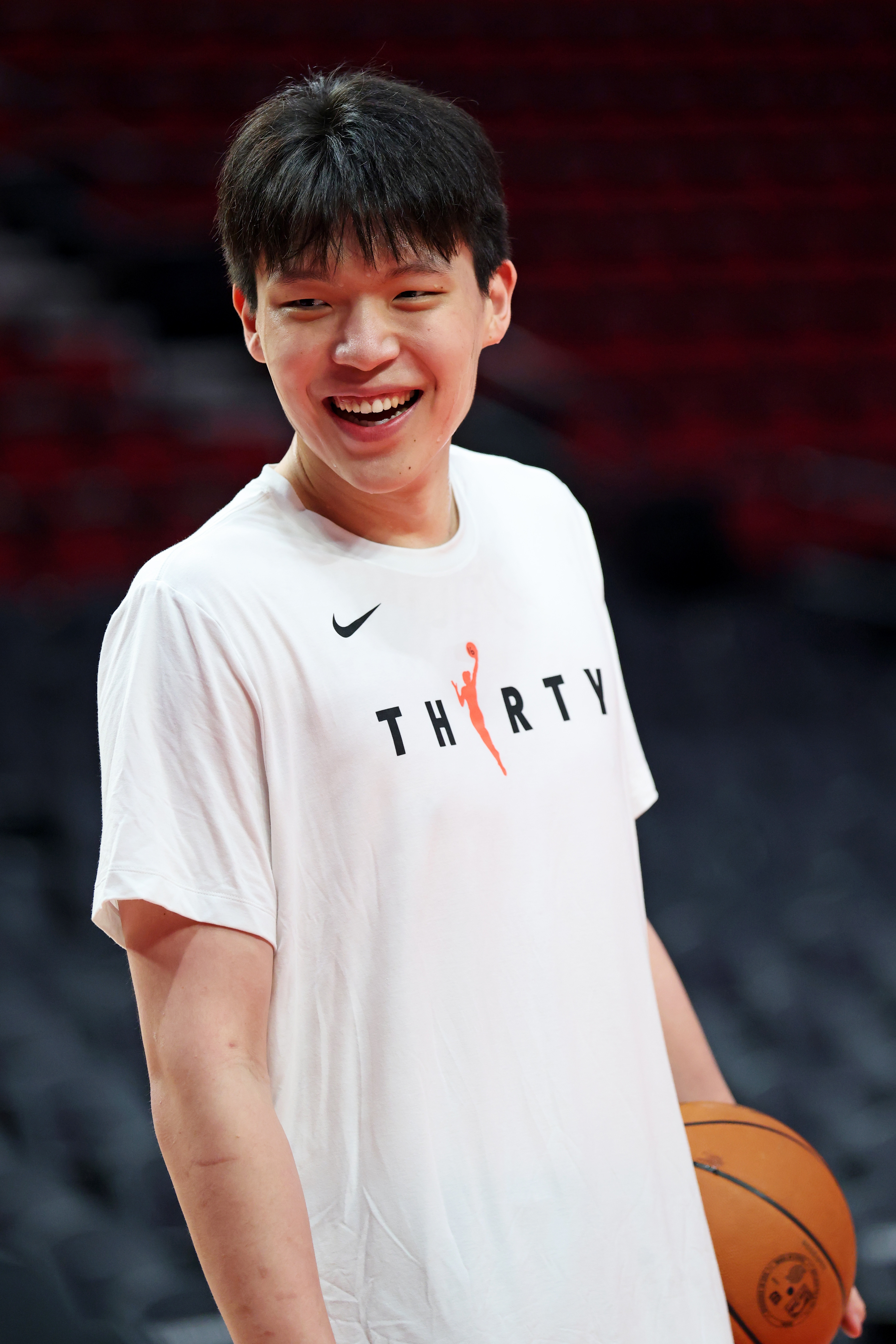 翻译：本不咋玩游戏被瀚森拉着玩 我段位太低他只能用小号跟我玩插图