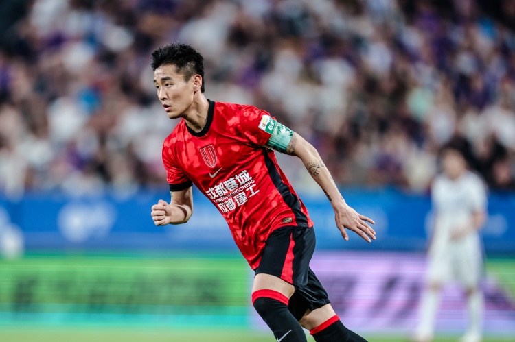 足球报列中超半程本土TOP10：韦世豪MVP，张玉宁、塞鸟在列插图