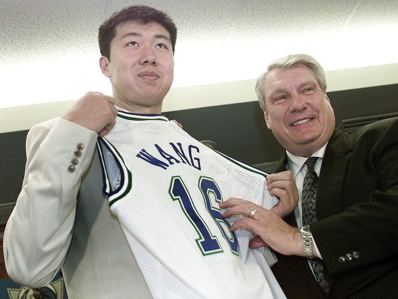 尼克斯上次进总决赛联盟啥格局?缩水赛季马龙获MVP 大郅被选中插图6 尼克斯上次进总决赛联盟啥格局?缩水赛季马龙获MVP 大郅被选中插图6