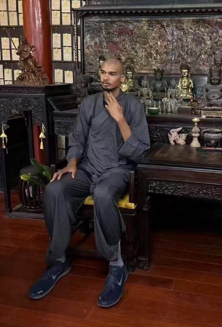 级别差得挺多😂美媒晒图:文班去中国当和尚 杰伦·布朗当皇帝插图1 级别差得挺多😂美媒晒图:文班去中国当和尚 杰伦·布朗当皇帝插图1