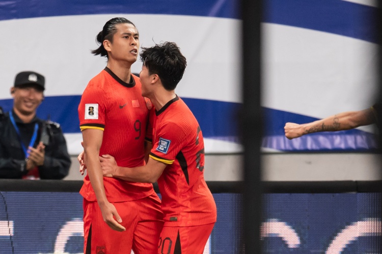 足球报：国足与U23国足合练有助更多了解U23国脚，基本放弃东盟杯插图