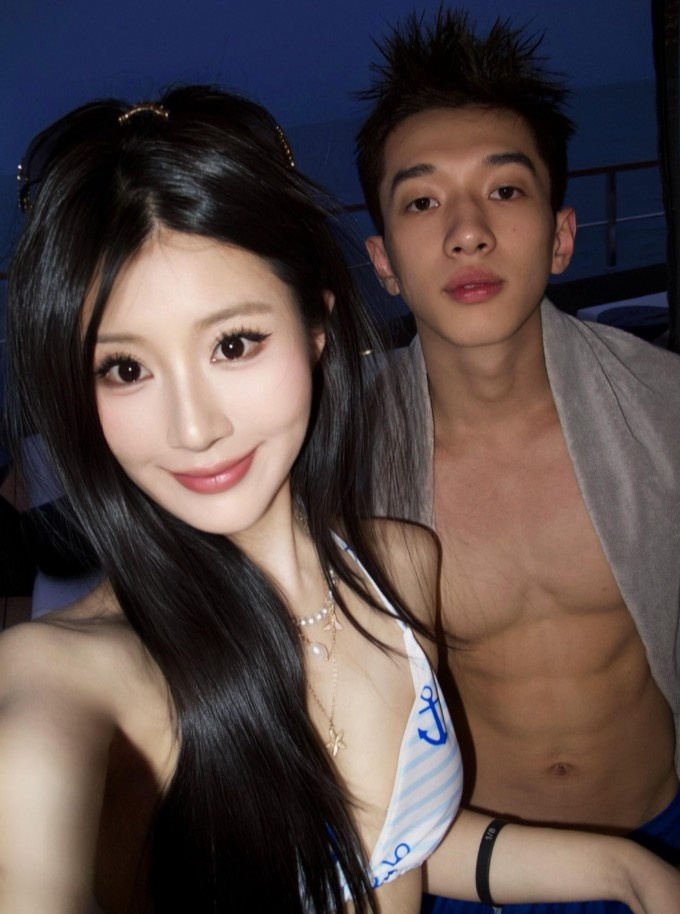 杨溢晒与女友的合照:享受生活之乐 不惧时光短暂🏝️🐚插图 杨溢晒与女友的合照:享受生活之乐 不惧时光短暂🏝️🐚插图
