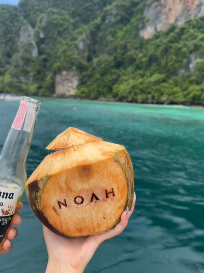 杨溢晒与女友的合照:享受生活之乐 不惧时光短暂🏝️🐚插图3 undefined