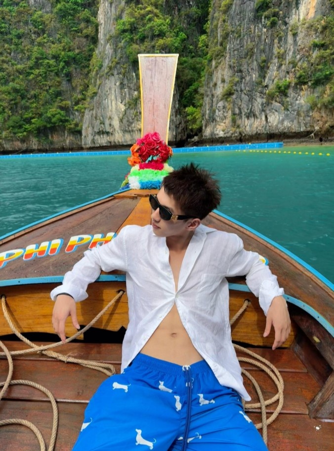 杨溢晒与女友的合照:享受生活之乐 不惧时光短暂🏝️🐚插图4 undefined
