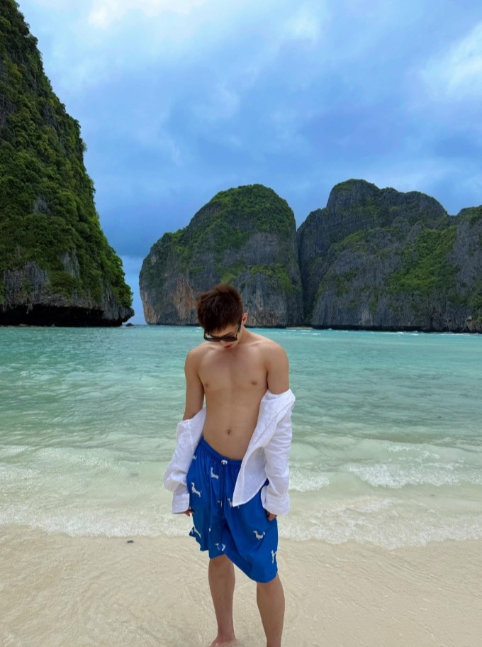 杨溢晒与女友的合照:享受生活之乐 不惧时光短暂🏝️🐚插图7 undefined