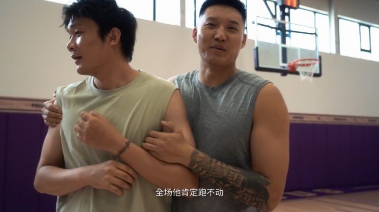 曾繁日调侃不和丁彦雨航一队打球局：4V4全场他拖后腿全场跑不动插图