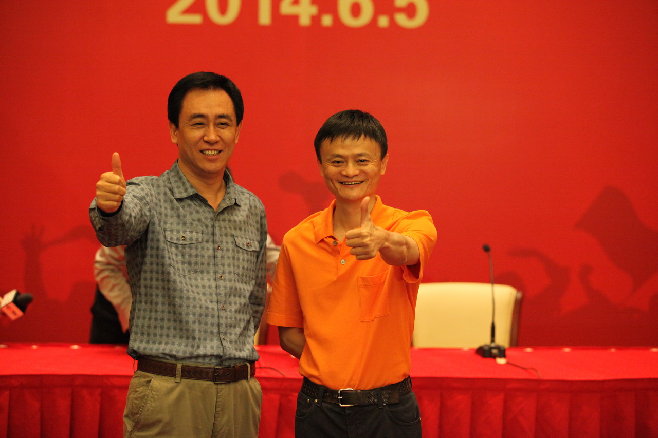 前恒大员工谈许家印:感觉他很爱演,曾把球员召集到草坪聊天摆拍插图1 前恒大员工谈许家印:感觉他很爱演,曾把球员召集到草坪聊天摆拍插图1