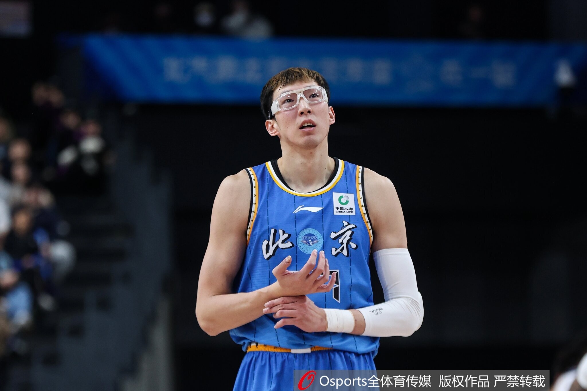 想为国出战！记者：周琦对没能入选中国男篮亚运会名单感到遗憾插图